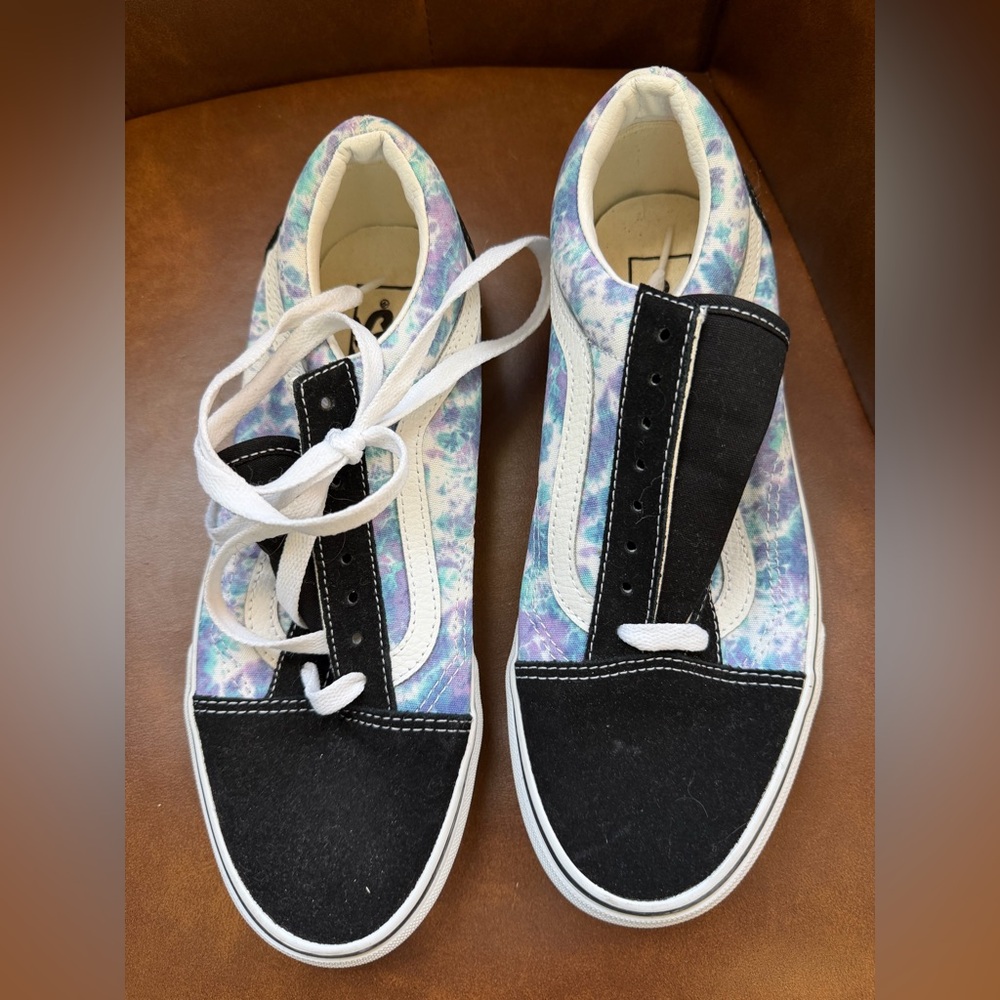 Vans NWOT stylish Shoes with Black and Multicolor Design